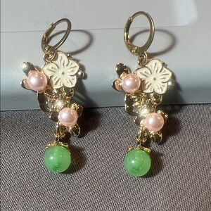 💎Elegant Floral Gold and Green Earrings 💎